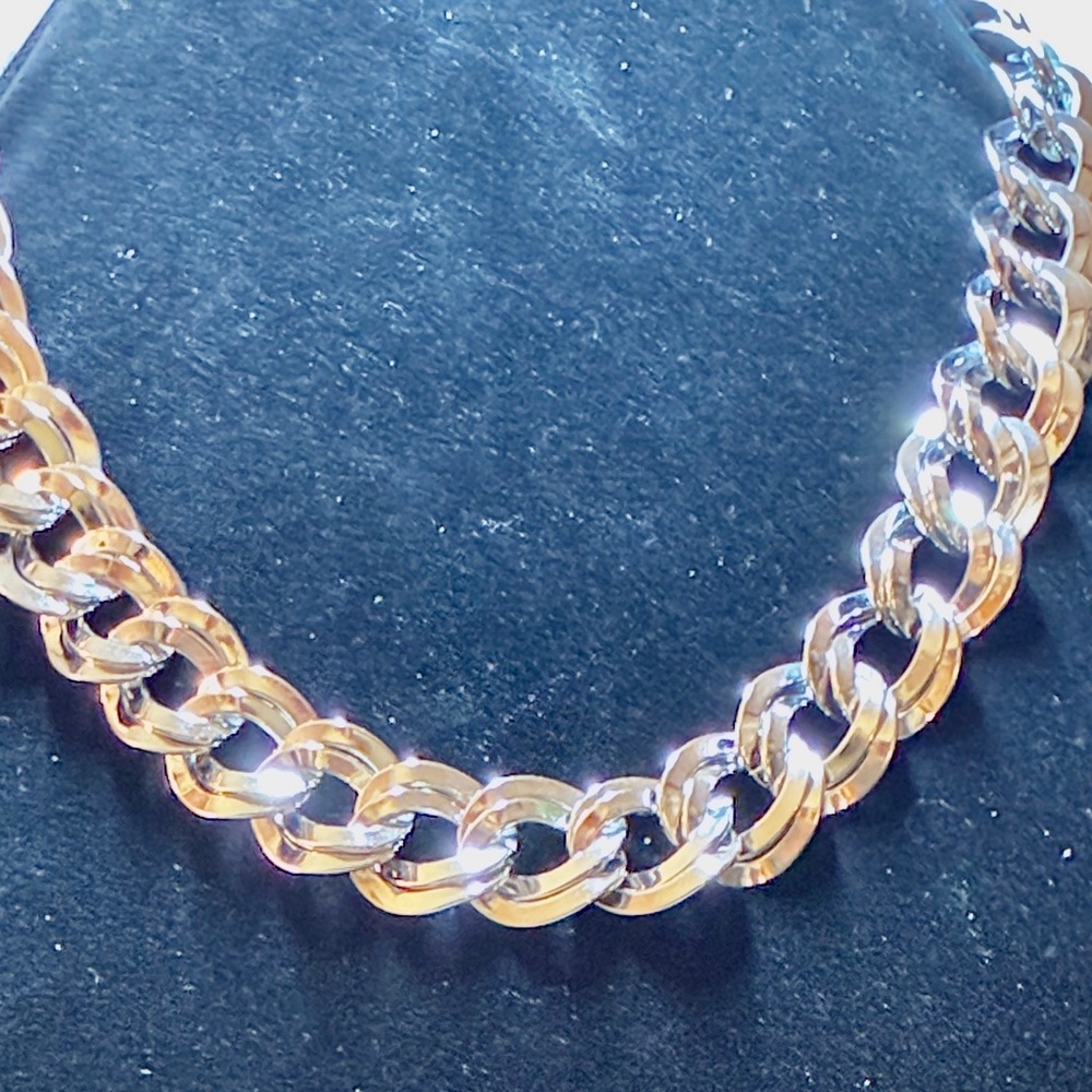 Vintage Signed “MONET” Heavy Chain-linked Necklace in a Silver Tone Setting - Picture 2 of 12